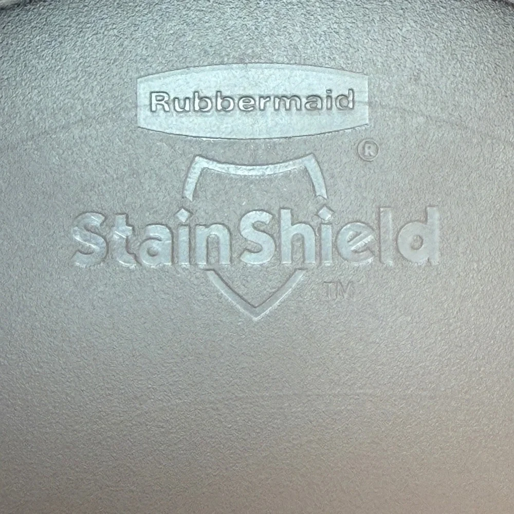 Rubbermaid Food Storage Container 4.2 Cup Clear StainShield Round Black Lid